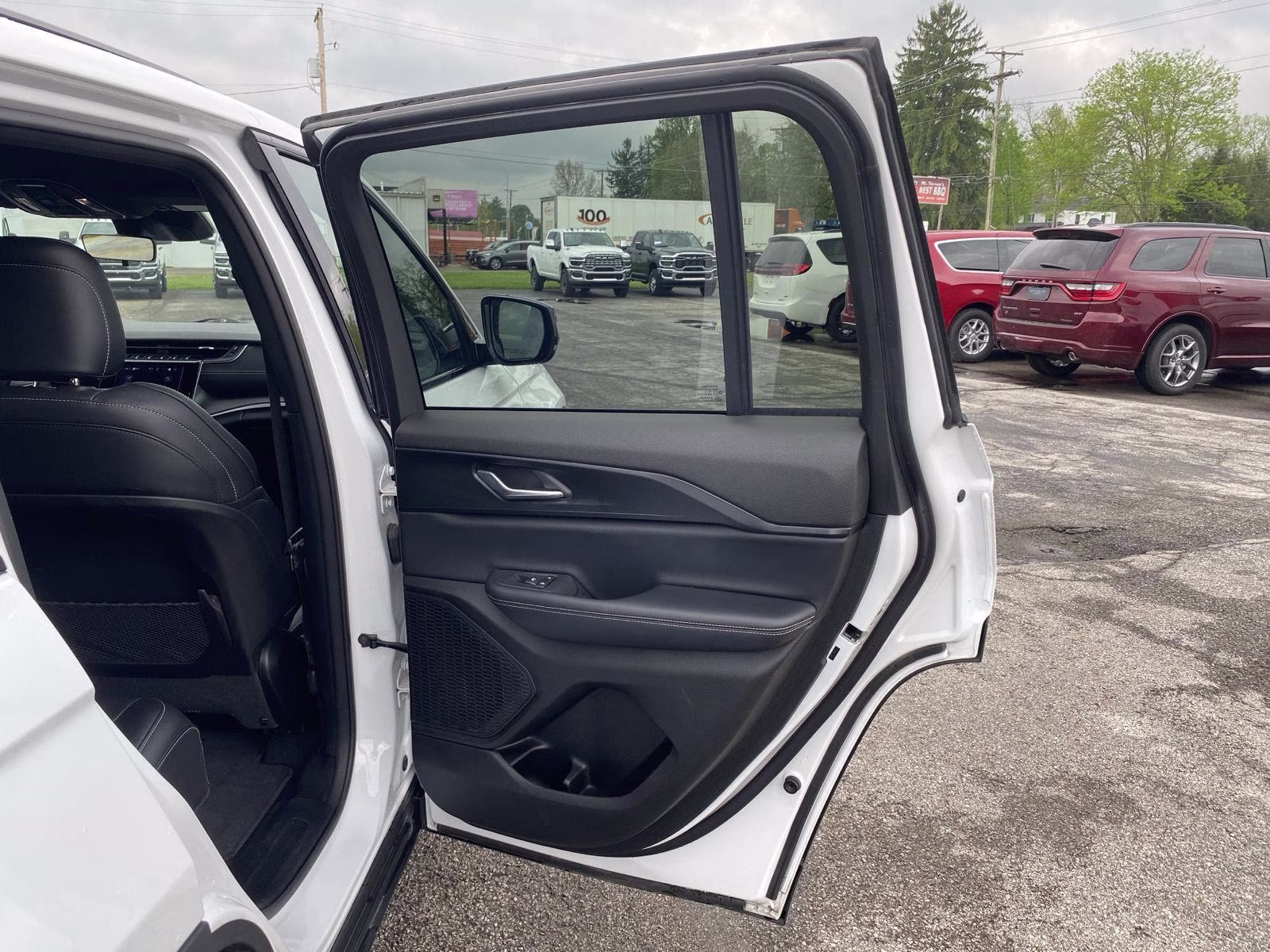 2025 Bright White Clearcoat Jeep Grand Cherokee Altitude 4X4 SUV