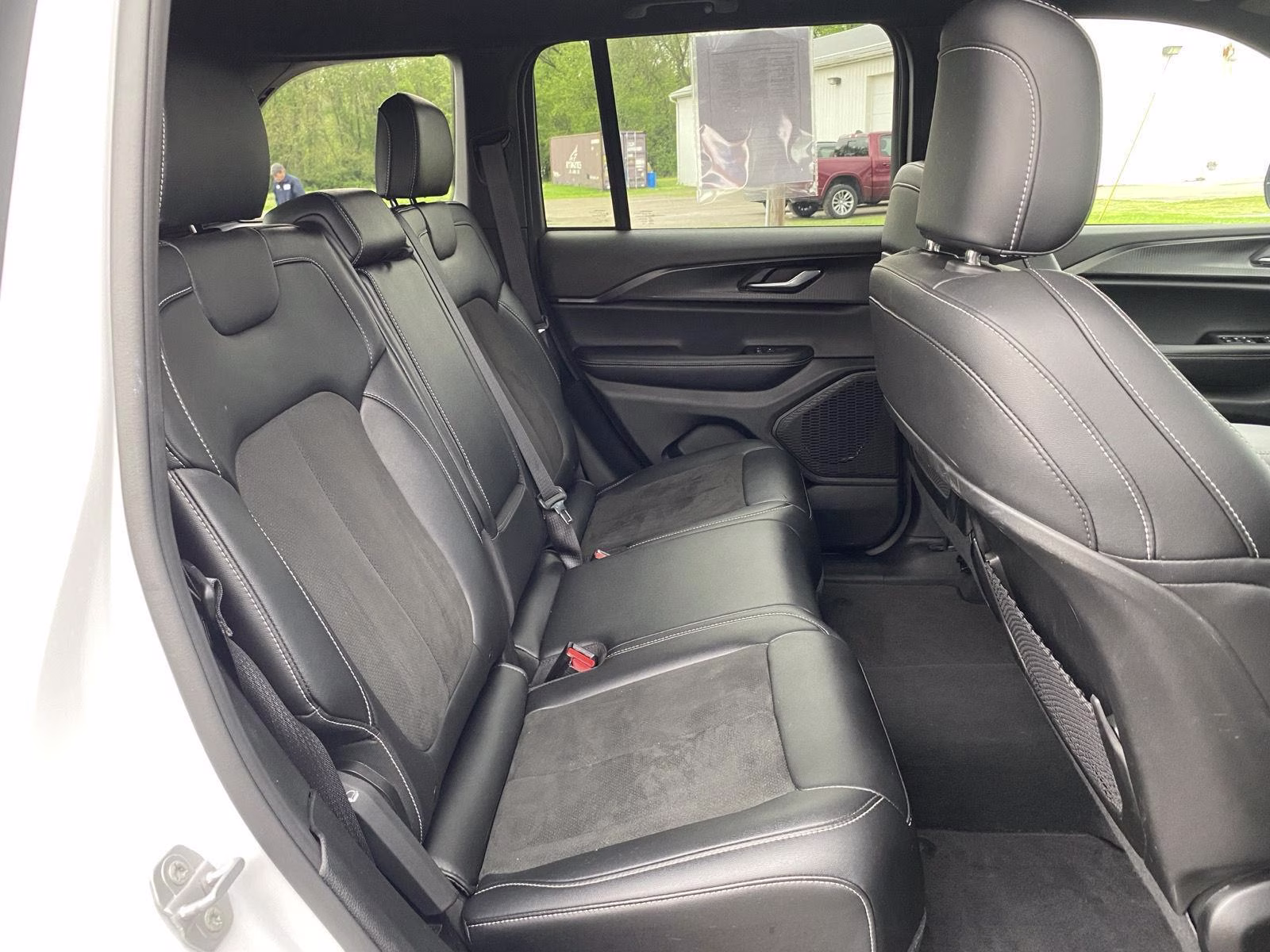 2025 Bright White Clearcoat Jeep Grand Cherokee Altitude 4X4 SUV