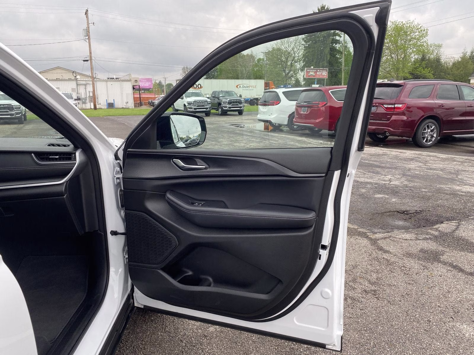 2025 Bright White Clearcoat Jeep Grand Cherokee Altitude 4X4 SUV