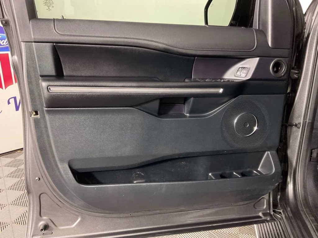 2021 Magnetic Ford Expedition XLT RWD SUV