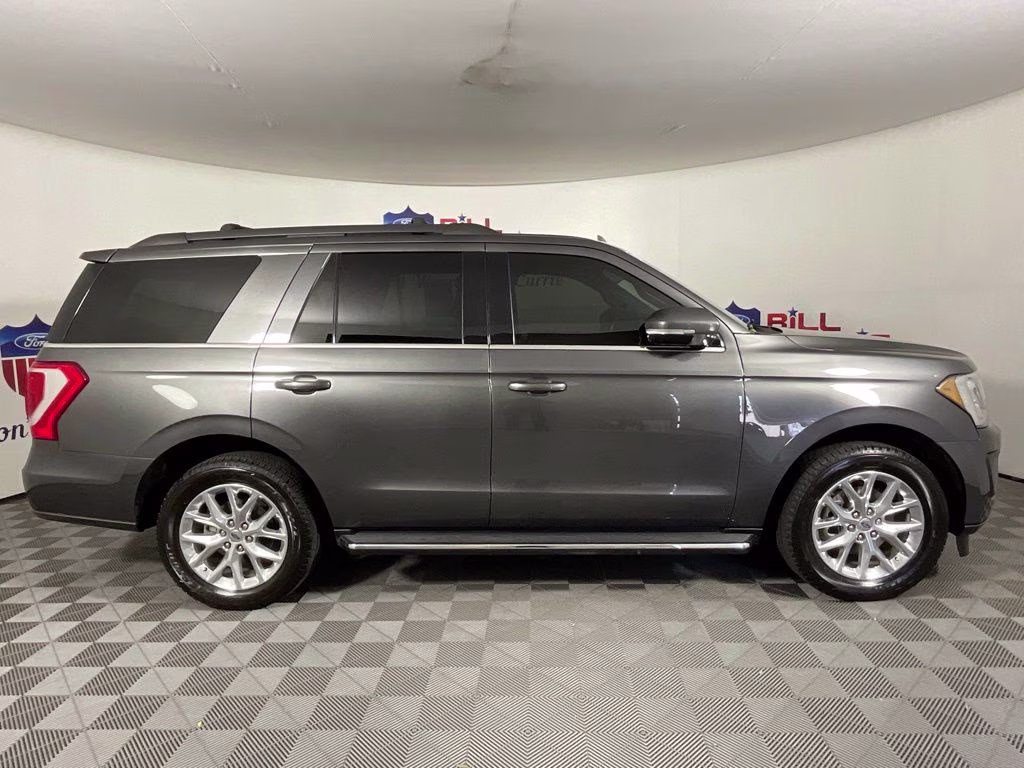 2021 Magnetic Ford Expedition XLT RWD SUV