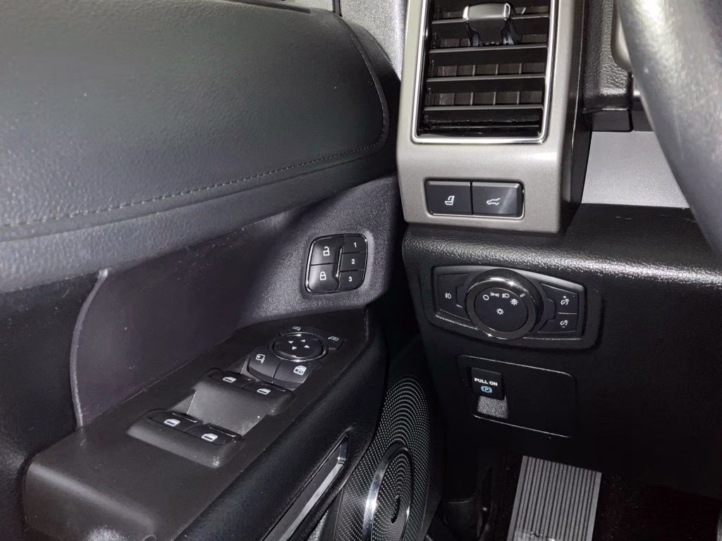 2021 Magnetic Ford Expedition XLT RWD SUV