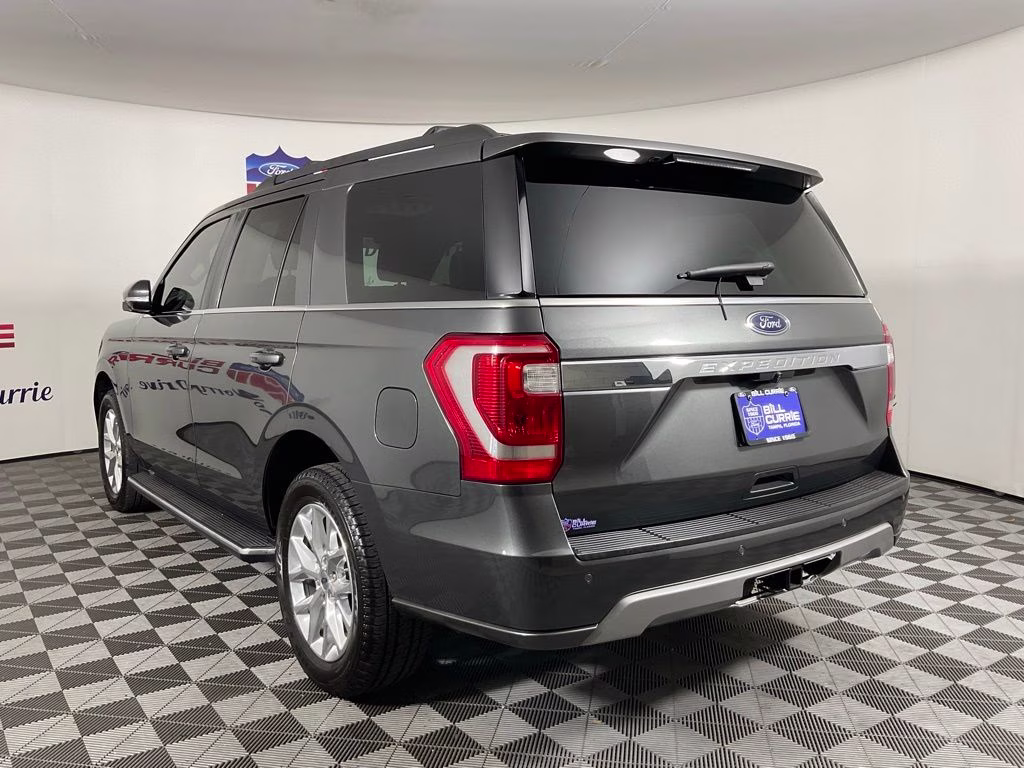 2021 Magnetic Ford Expedition XLT RWD SUV