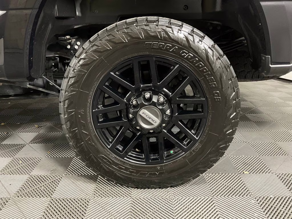 2020 Black Metallic Ford Super Duty F-250 SRW Lariat 4X4 Truck