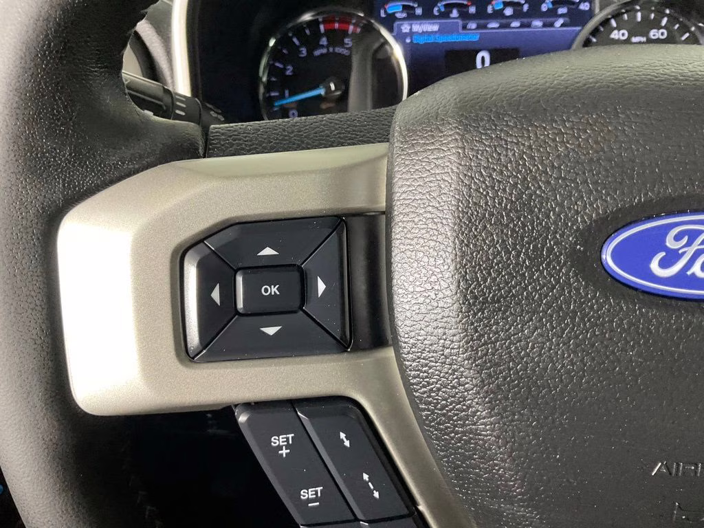 2020 Black Metallic Ford Super Duty F-250 SRW Lariat 4X4 Truck