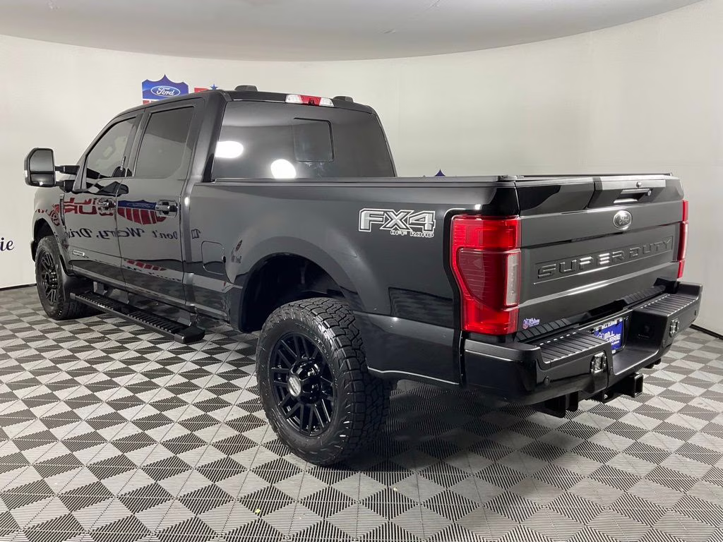 2020 Black Metallic Ford Super Duty F-250 SRW Lariat 4X4 Truck