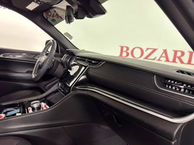 2023 Bright White Clearcoat Jeep Grand Cherokee L Altitude 4X4 SUV