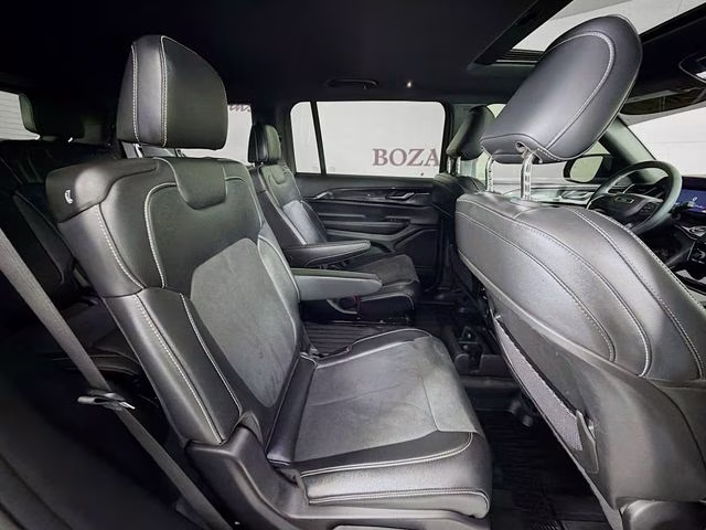 2023 Bright White Clearcoat Jeep Grand Cherokee L Altitude 4X4 SUV