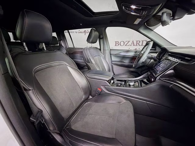 2023 Bright White Clearcoat Jeep Grand Cherokee L Altitude 4X4 SUV