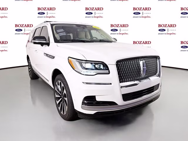 2022 White Metallic Lincoln Navigator Reserve 4X4 SUV