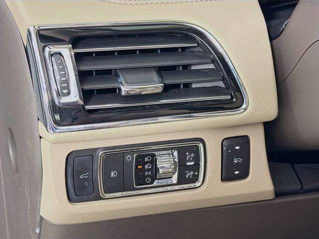 2022 White Metallic Lincoln Navigator Reserve 4X4 SUV