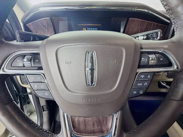 2022 White Metallic Lincoln Navigator Reserve 4X4 SUV