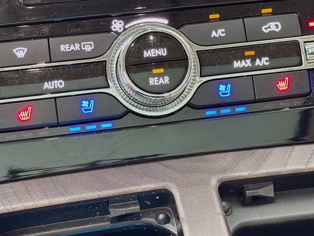 2022 White Metallic Lincoln Navigator Reserve 4X4 SUV