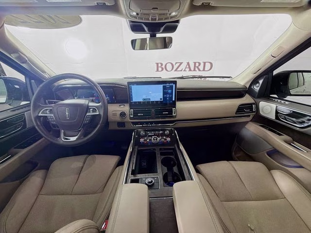 2022 White Metallic Lincoln Navigator Reserve 4X4 SUV