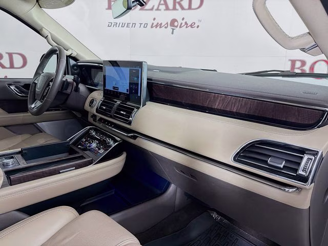 2022 White Metallic Lincoln Navigator Reserve 4X4 SUV