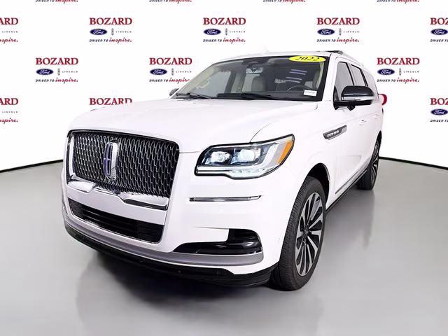 2022 White Metallic Lincoln Navigator Reserve 4X4 SUV