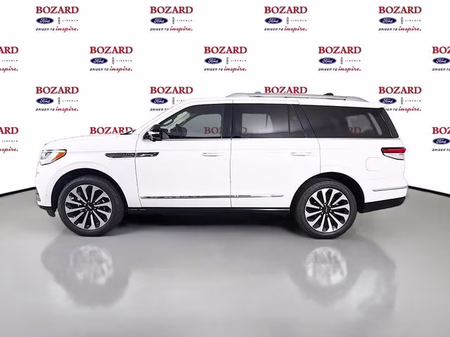 2022 White Metallic Lincoln Navigator Reserve 4X4 SUV