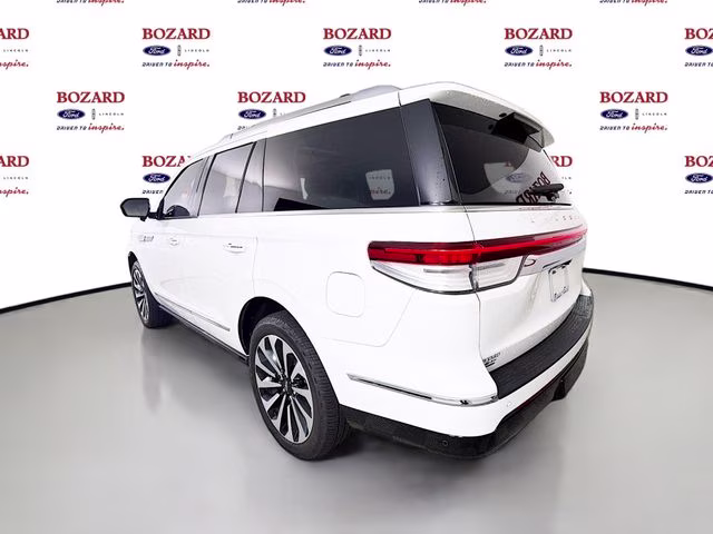 2022 White Metallic Lincoln Navigator Reserve 4X4 SUV
