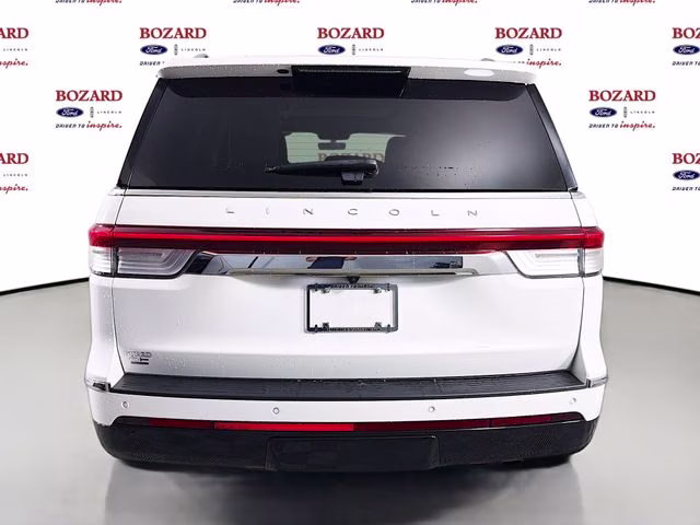 2022 White Metallic Lincoln Navigator Reserve 4X4 SUV