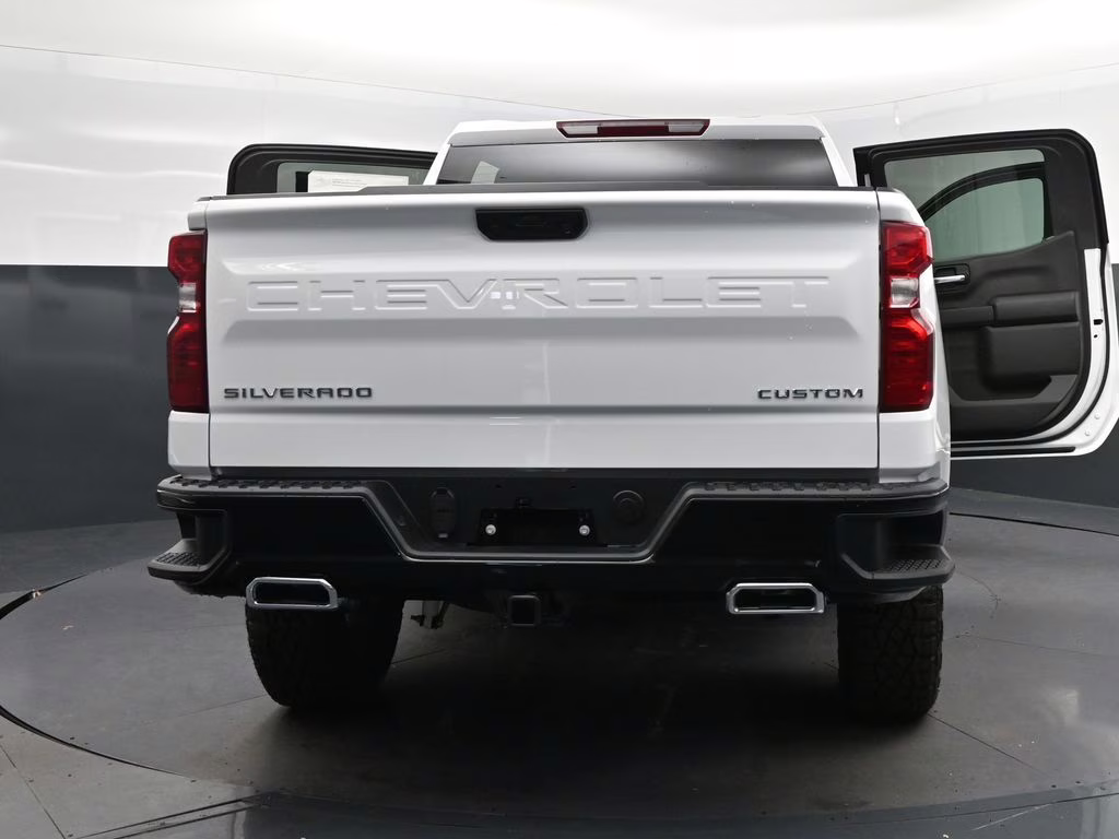 2026 Summit White Chevrolet Silverado 1500 Custom Trail Boss 4X4 Truck