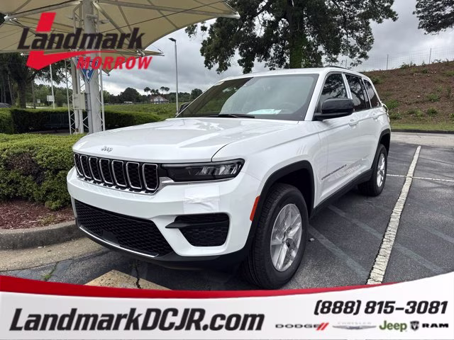 2026 Bright White Clearcoat Jeep Grand Cherokee Laredo X RWD SUV