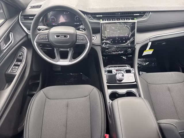 2026 Bright White Clearcoat Jeep Grand Cherokee Laredo X RWD SUV