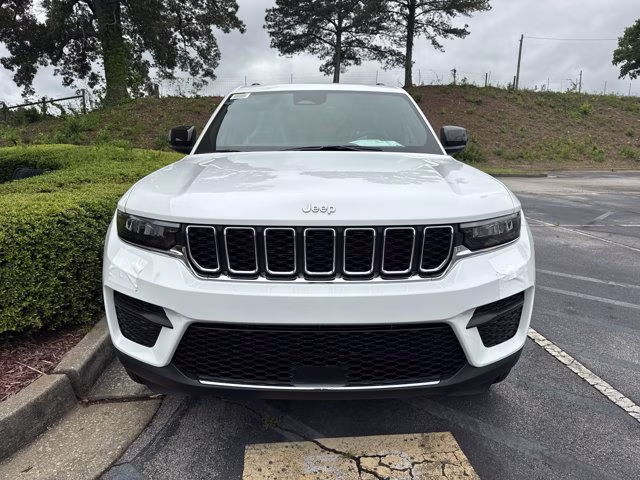2026 Bright White Clearcoat Jeep Grand Cherokee Laredo X RWD SUV