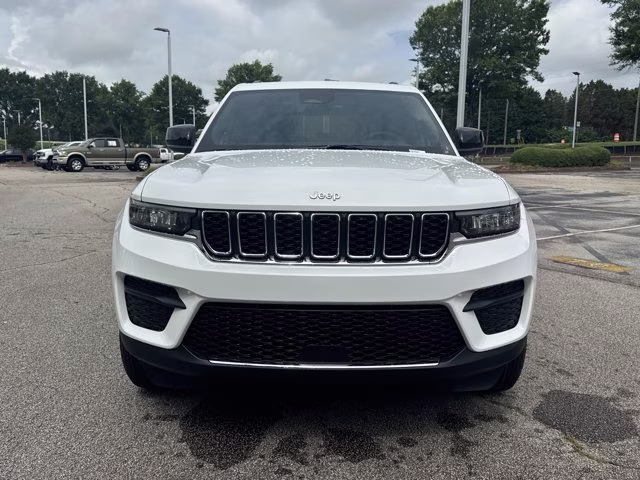 2026 Bright White Clearcoat Jeep Grand Cherokee Laredo X RWD SUV