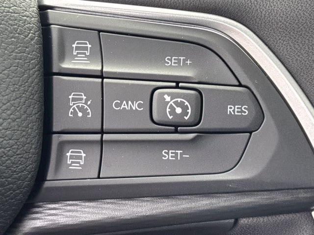 2026 Bright White Clearcoat Jeep Grand Cherokee Laredo X RWD SUV