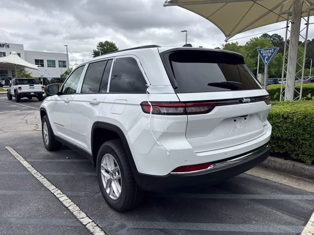 2026 Bright White Clearcoat Jeep Grand Cherokee Laredo X RWD SUV