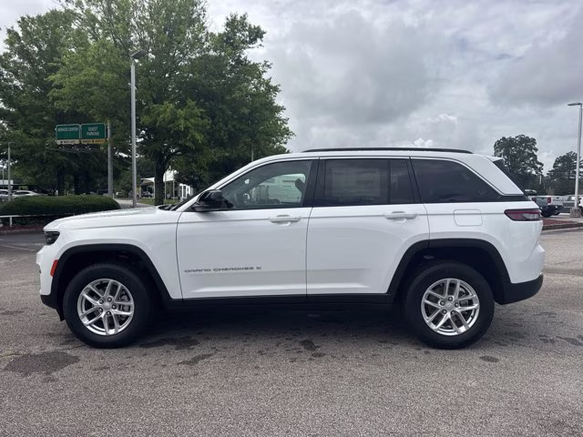 2026 Bright White Clearcoat Jeep Grand Cherokee Laredo X RWD SUV