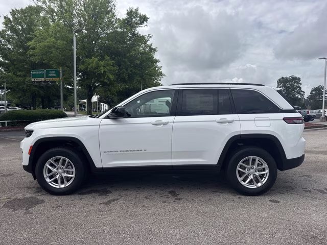 2026 Bright White Clearcoat Jeep Grand Cherokee Laredo X RWD SUV