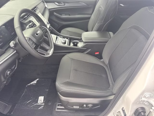 2026 Bright White Clearcoat Jeep Grand Cherokee Laredo X RWD SUV
