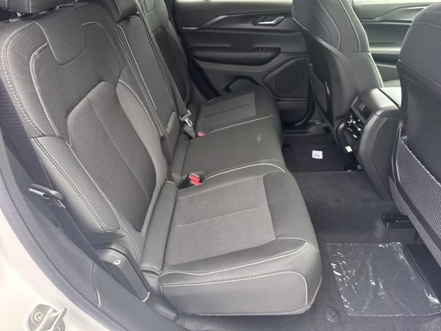 2026 Bright White Clearcoat Jeep Grand Cherokee Laredo X RWD SUV
