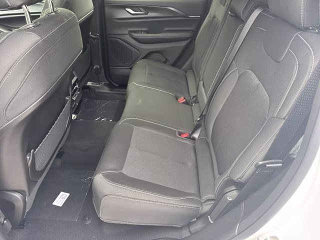 2026 Bright White Clearcoat Jeep Grand Cherokee Laredo X RWD SUV
