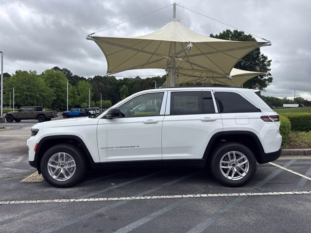 2026 Bright White Clearcoat Jeep Grand Cherokee Laredo X RWD SUV