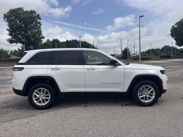 2026 Bright White Clearcoat Jeep Grand Cherokee Laredo X RWD SUV