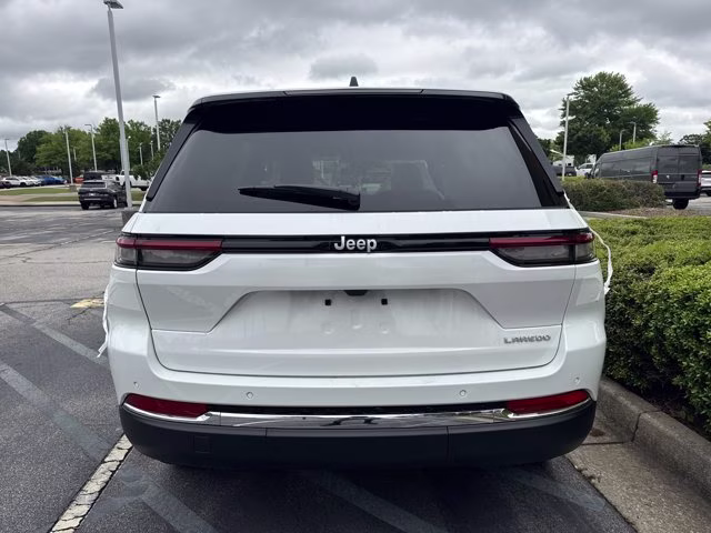 2026 Bright White Clearcoat Jeep Grand Cherokee Laredo X RWD SUV