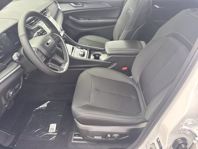 2026 Bright White Clearcoat Jeep Grand Cherokee Laredo X RWD SUV