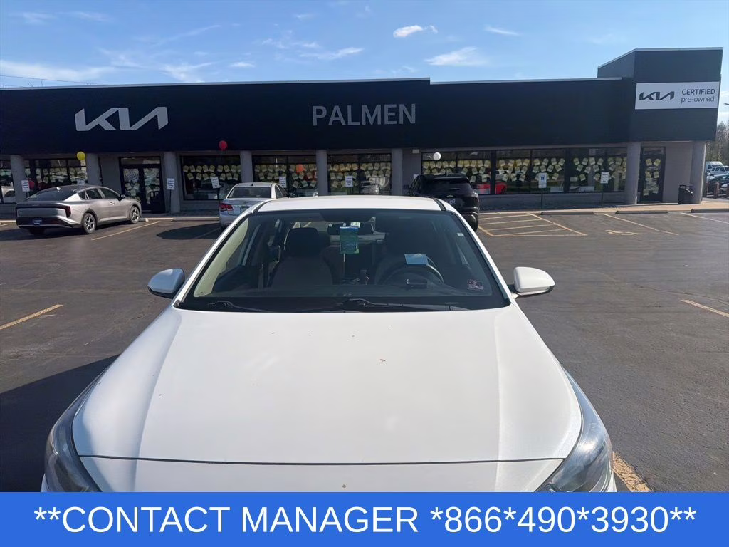 2019 Frost White Pearl Hyundai Accent SE FWD Sedan