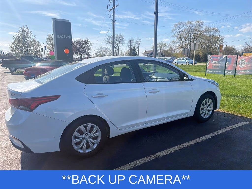 2019 Frost White Pearl Hyundai Accent SE FWD Sedan