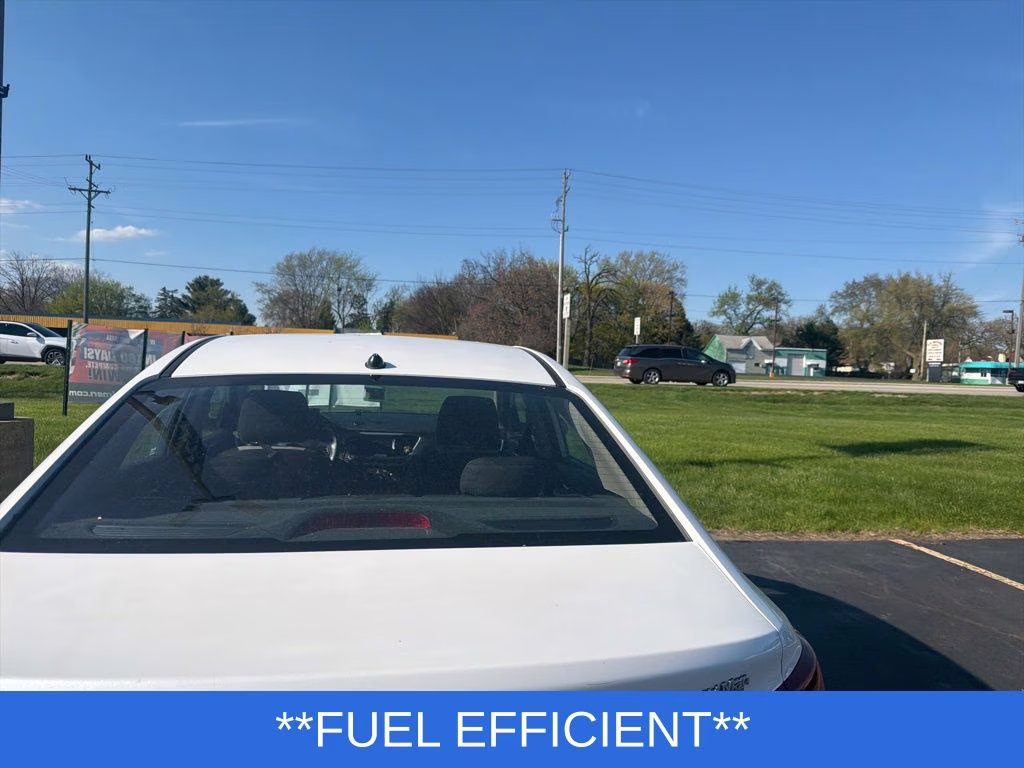 2019 Frost White Pearl Hyundai Accent SE FWD Sedan