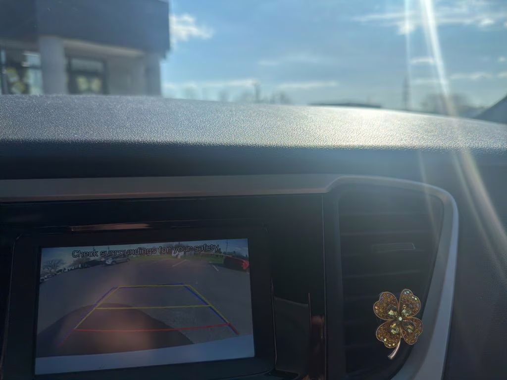 2019 Frost White Pearl Hyundai Accent SE FWD Sedan