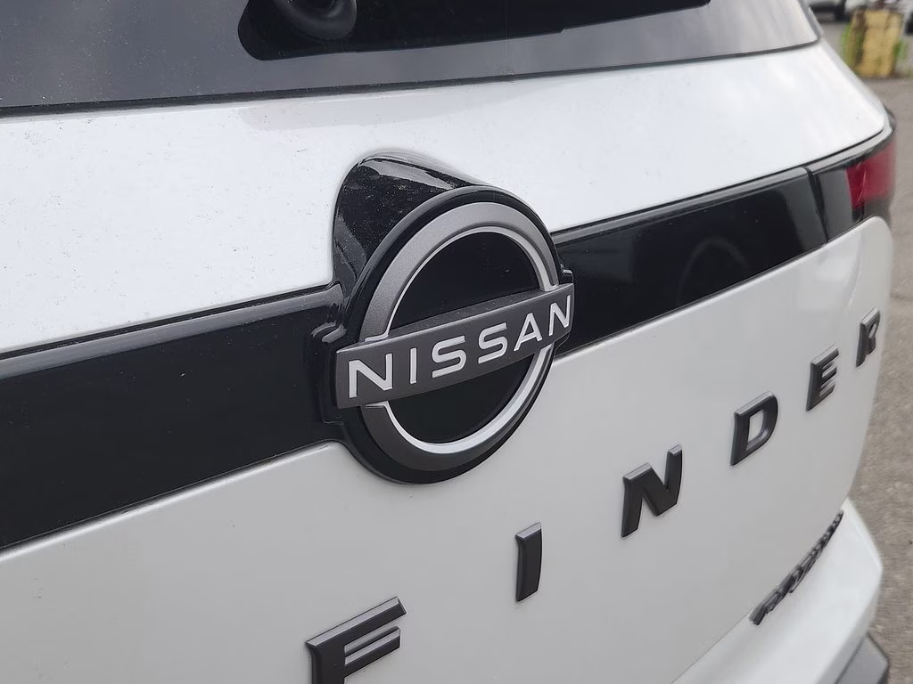 2026 Everest White Pearl Tricoat Nissan Pathfinder Platinum 4X4 SUV