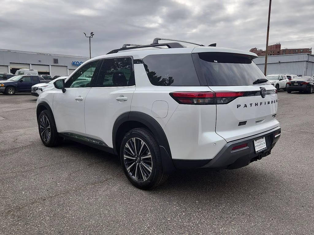 2026 Everest White Pearl Tricoat Nissan Pathfinder Platinum 4X4 SUV