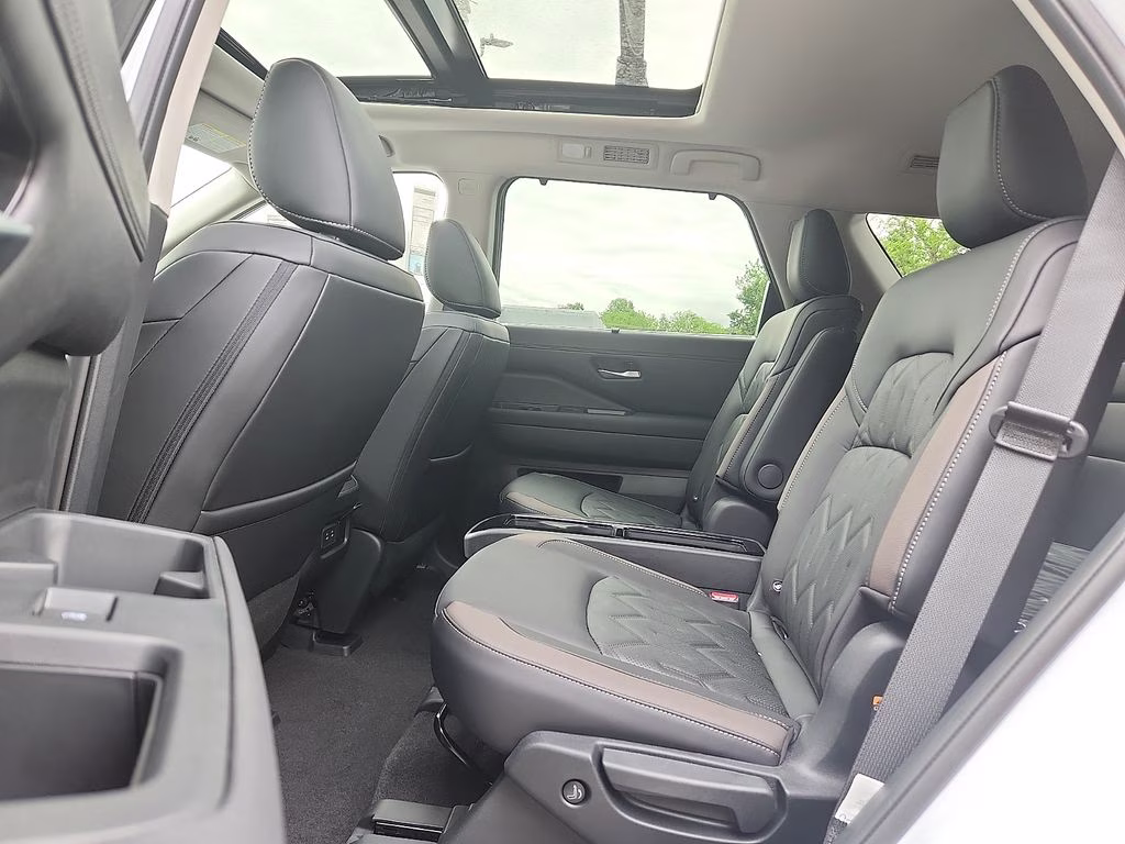 2026 Everest White Pearl Tricoat Nissan Pathfinder Platinum 4X4 SUV