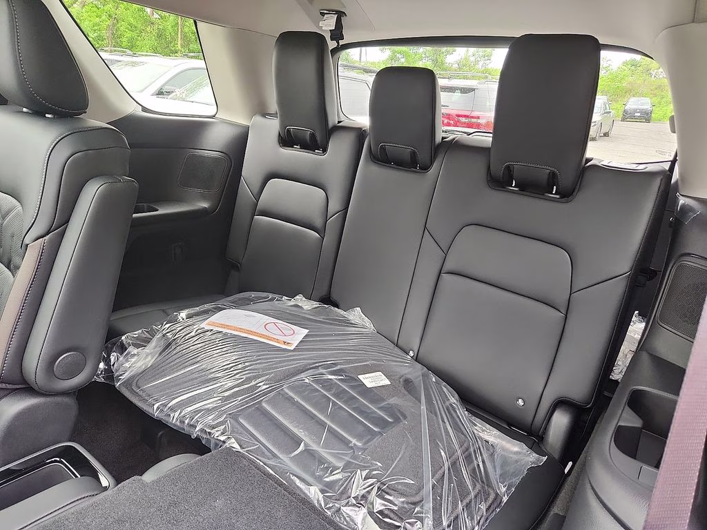 2026 Everest White Pearl Tricoat Nissan Pathfinder Platinum 4X4 SUV
