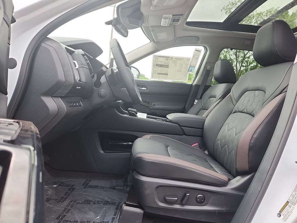 2026 Everest White Pearl Tricoat Nissan Pathfinder Platinum 4X4 SUV