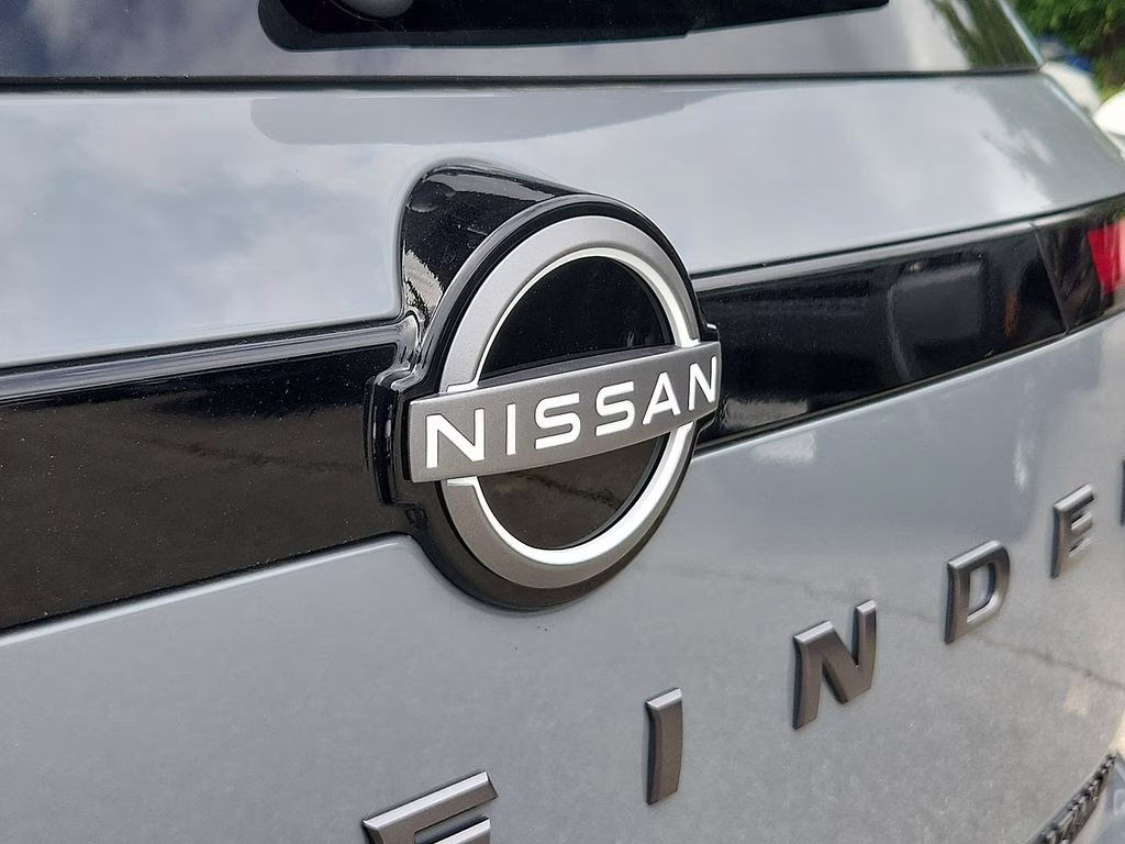 2026 Boulder Gray Pearl Nissan Pathfinder Platinum 4X4 SUV