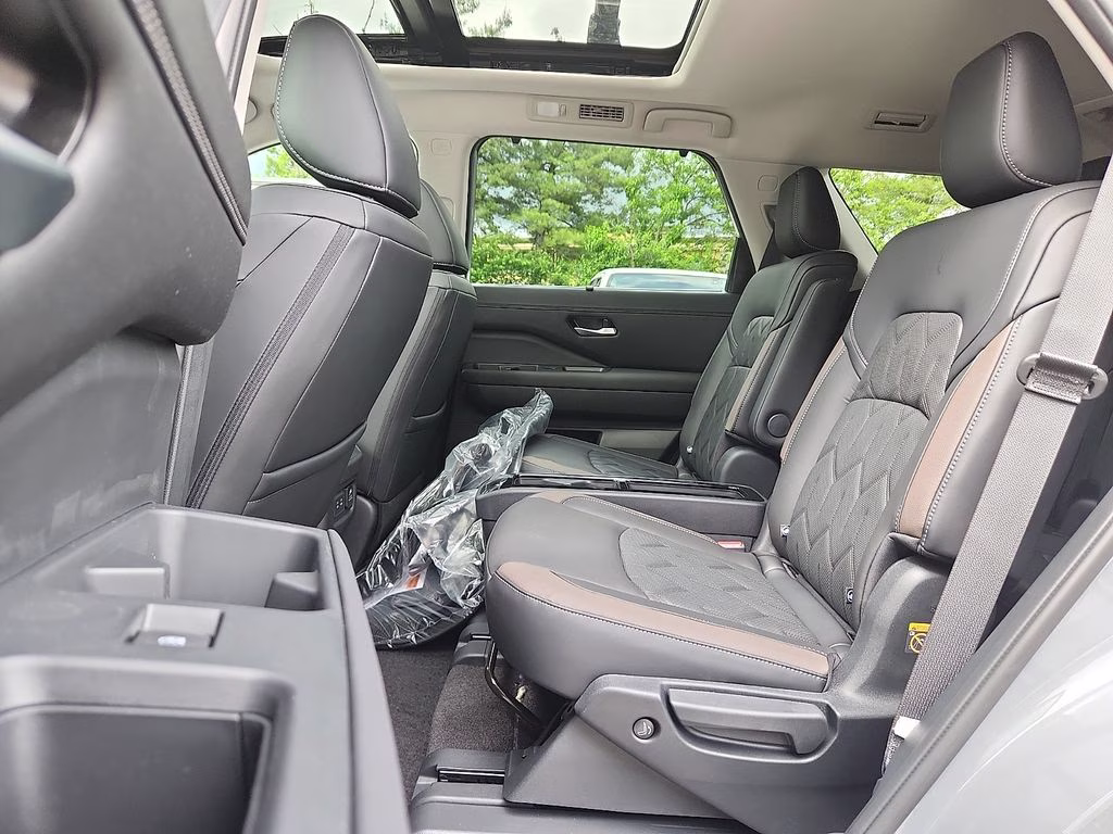 2026 Boulder Gray Pearl Nissan Pathfinder Platinum 4X4 SUV